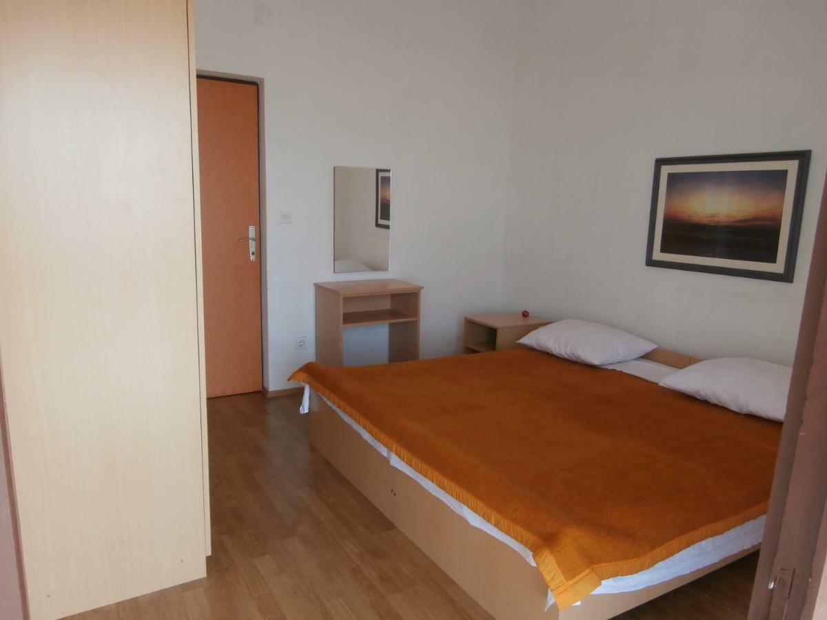 Jure Erceg Apartment Starigrad Paklenica Exterior foto